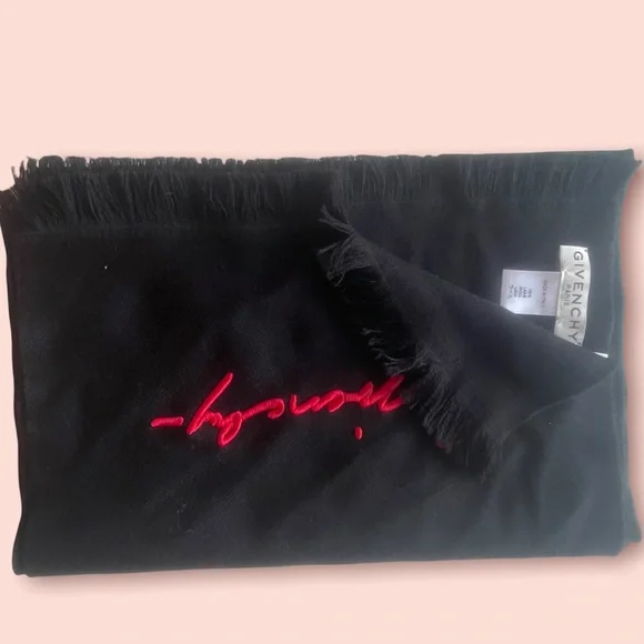 Chic Givenchy Paris scarf NWOT - Picture 4 of 5
